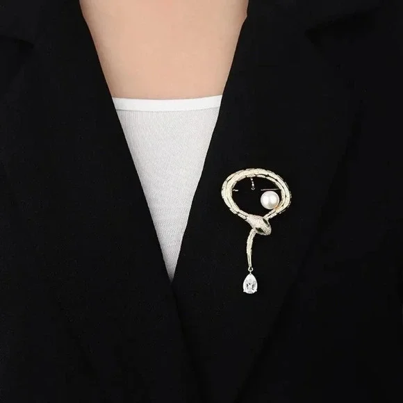 VQ Snake Brooch - Picture 2 of 8